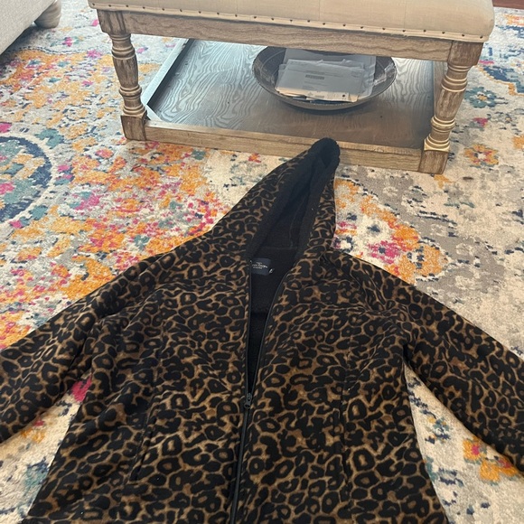 zip up cheetah - Picture 3 of 5